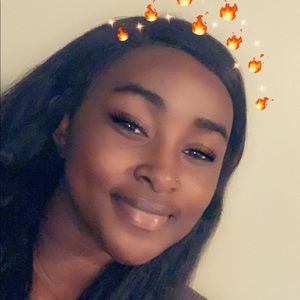 Meet your Posher, Caitlin